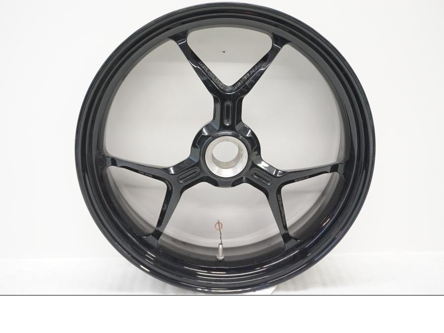 Framsidan på Fälg från en Ducati Hypermotard -2020 motorcykel.