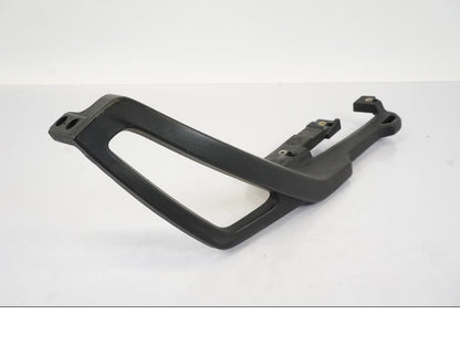 Framsidan på Passagerarhandtag från en BMW R 1150 RS -2003 motorcykel.