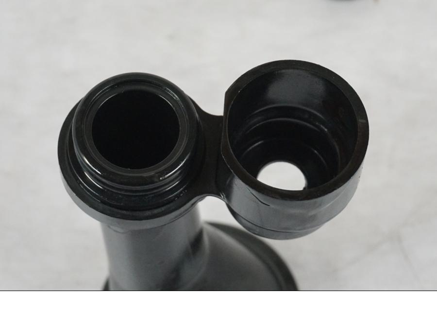 Höger sida på Oljetråg från en Kawasaki Z 900 -2019 motorcykel.