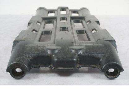 Vänster sida på Hasplåt från en Suzuki LTA 750 XP E -2009 motorcykel.