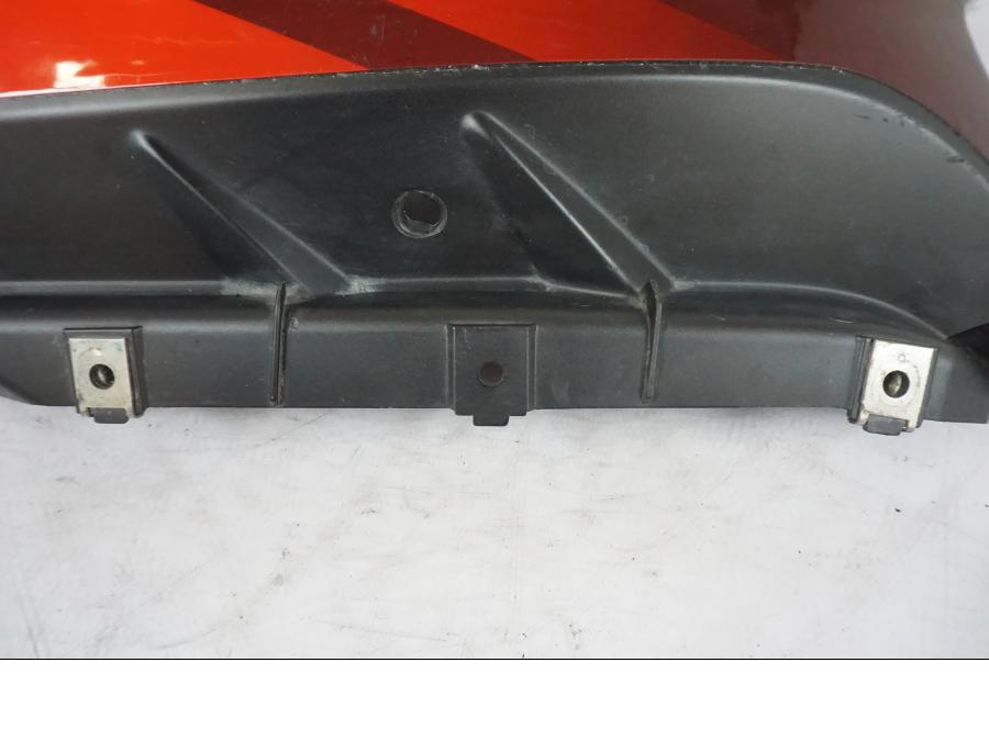 Höger sida på Sidkåpa från en Yamaha YZF-R 125 -2008 motorcykel.