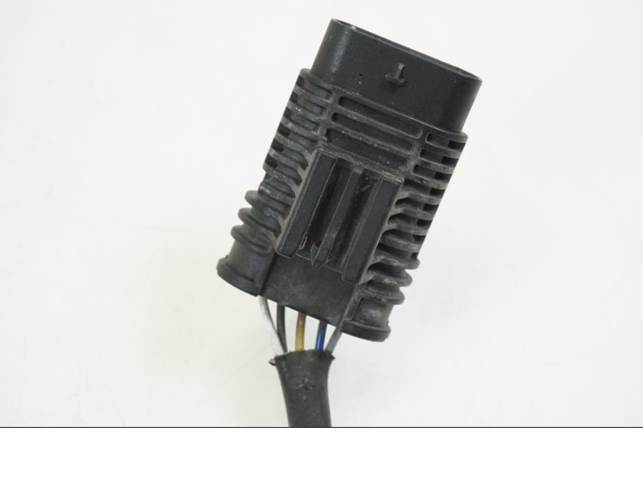 Snett nerifrån på Lambdasond från en BMW R 1250 GS -2019 motorcykel.