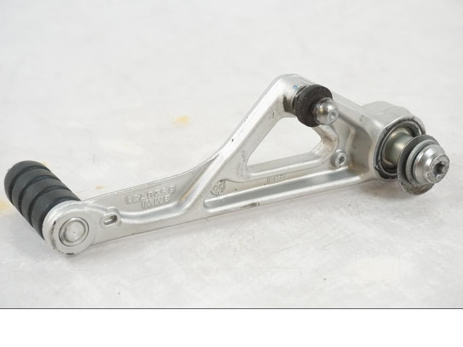 Snett uppifrån på Växelpedal från en BMW R 1250 GS -2021 motorcykel.