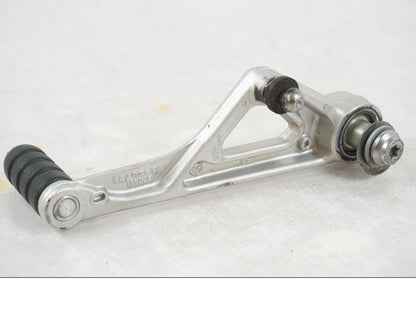 Snett uppifrån på Växelpedal från en BMW R 1250 GS -2021 motorcykel.