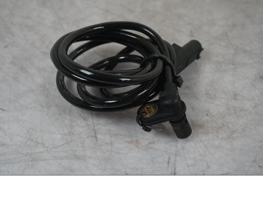 Baksidan på ABS givare från en BMW F 800 R -2018 motorcykel.