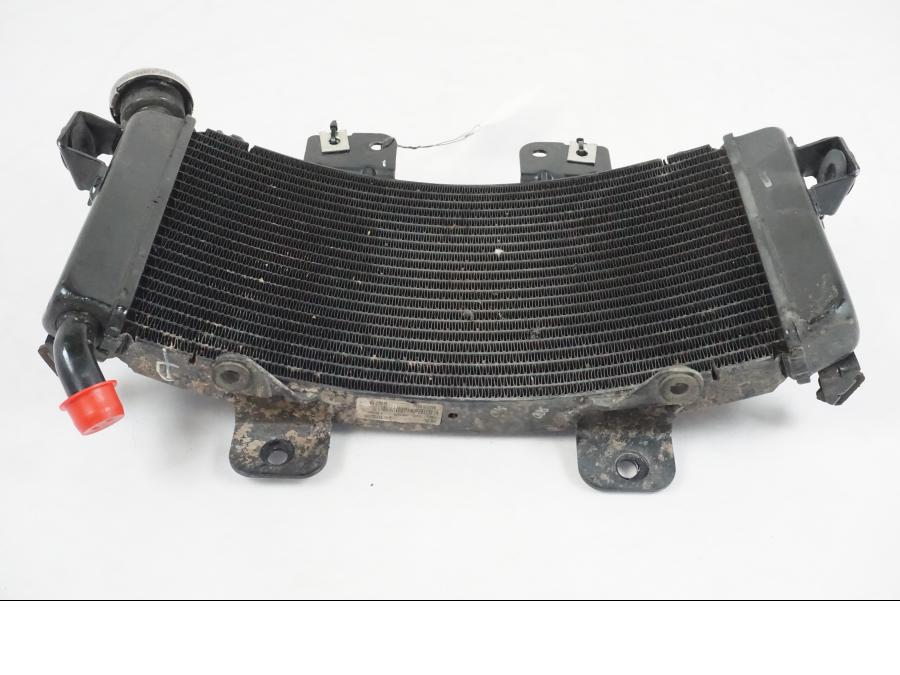 Baksidan på Vattenkyl från en KTM 390 Adventure -2021 motorcykel.