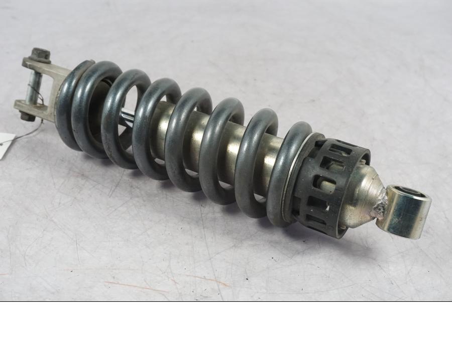 Snett nerifrån på Stötdämpare från en Suzuki GSF 1250 -2010 motorcykel.