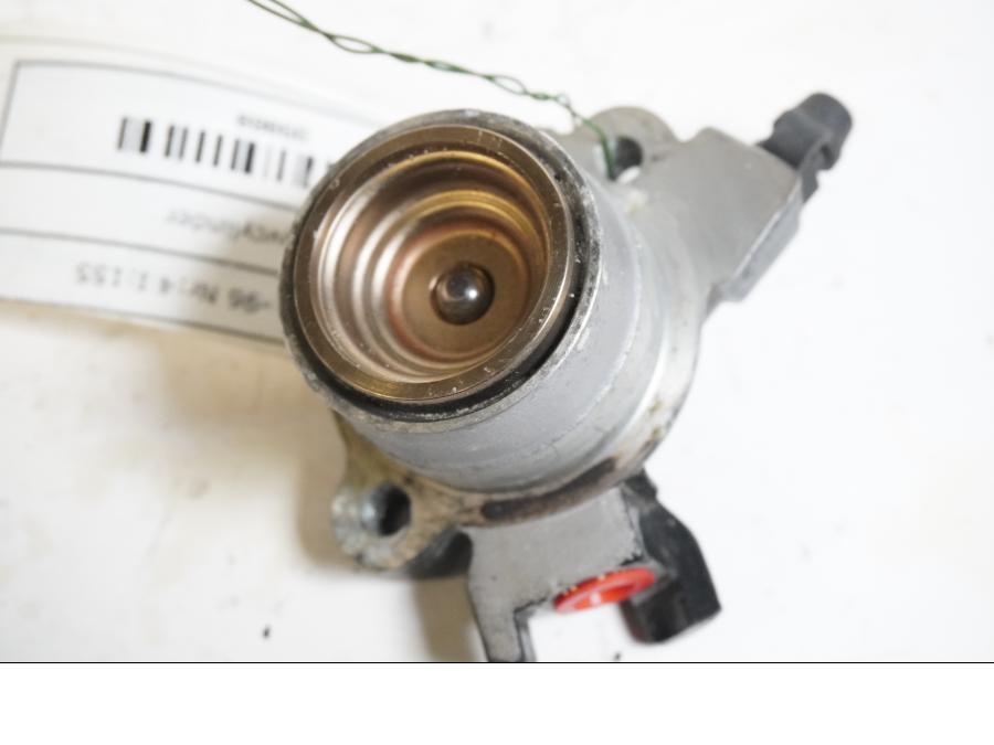 Baksidan på Kopplingslavcylinder från en Kawasaki ZX-7R -1996 motorcykel.