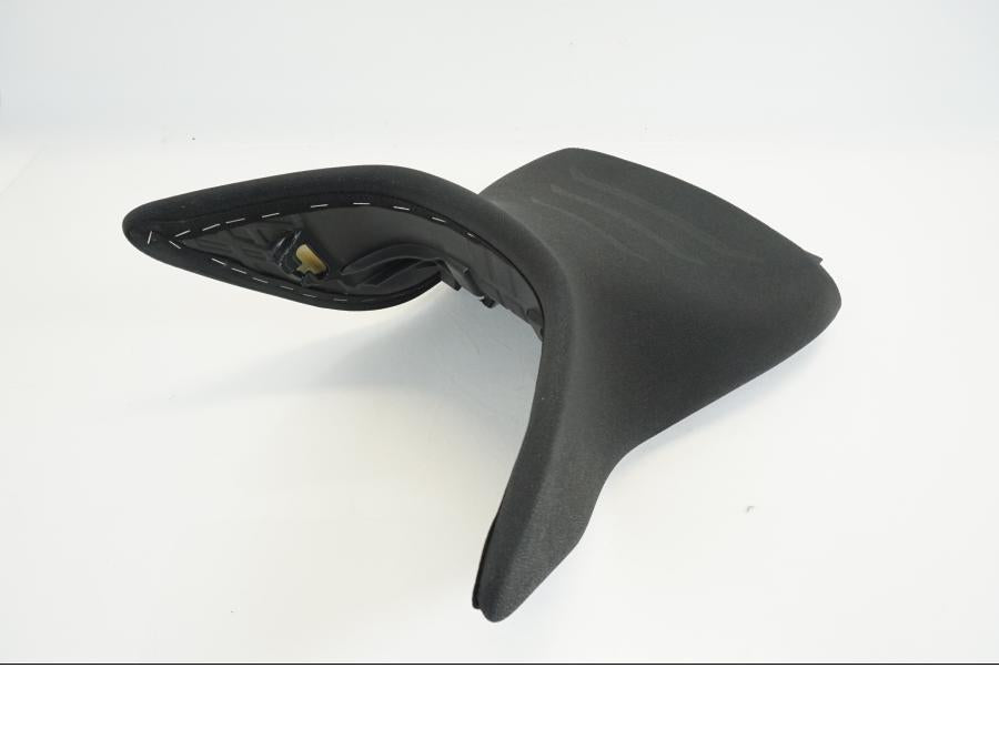 Framsidan på Sadel från en KTM 1290 Super Adventure -2021 motorcykel.