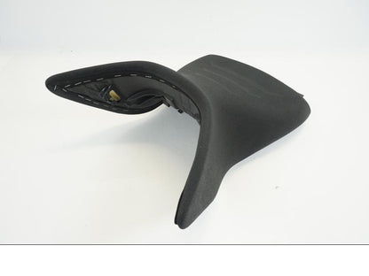 Framsidan på Sadel från en KTM 1290 Super Adventure -2021 motorcykel.