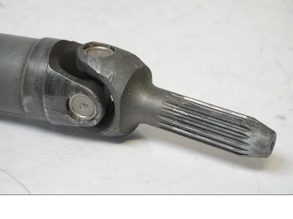 Snett nerifrån på Kardanaxel från en BMW K 1200 S -2006 motorcykel.