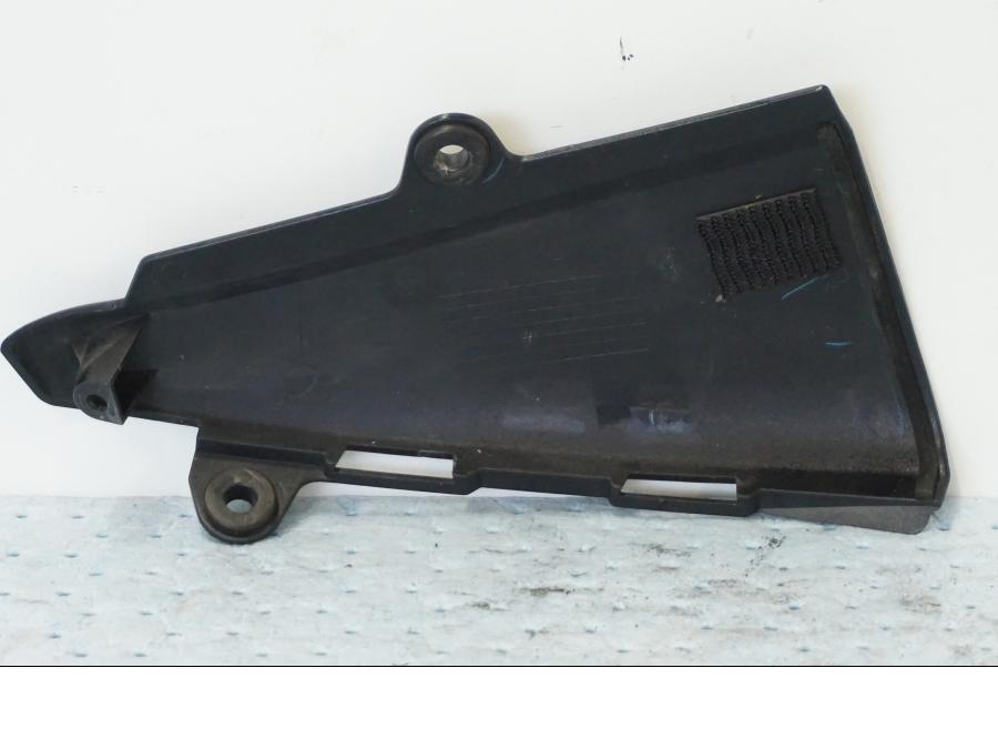 Framsidan på Bensintankskåpa från en Suzuki GSX 1300 BK -2008 motorcykel.