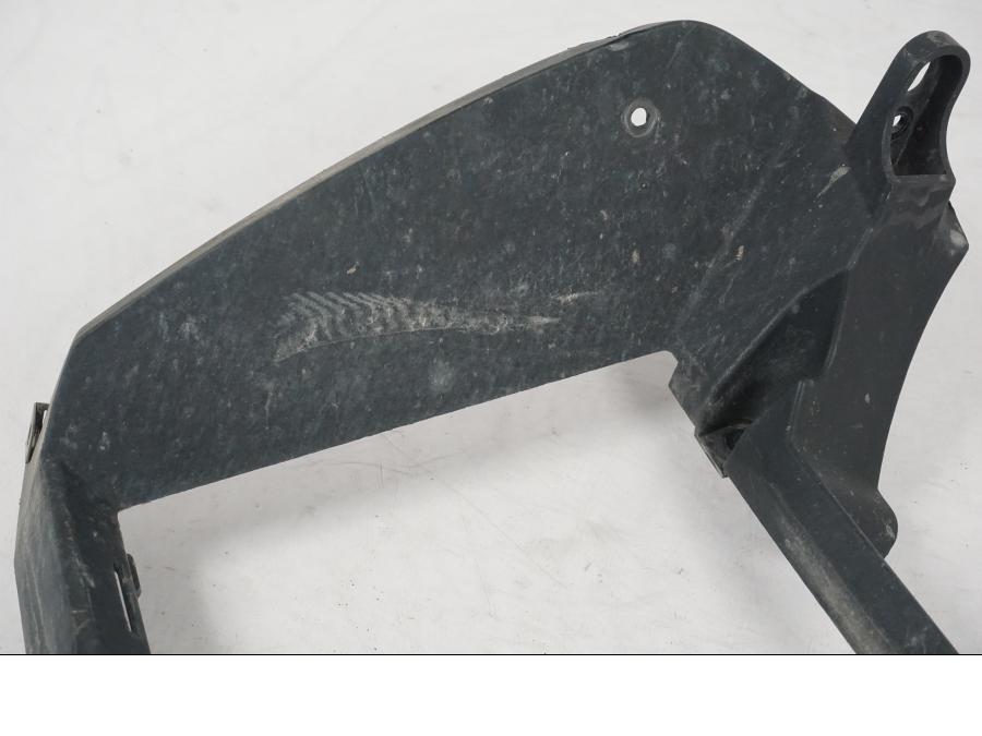 Vänster sida på Vattenkylkåpa från en BMW F 800 GS -2008 motorcykel.