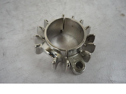 Baksidan på Avgasanslutning från en Triumph Bonneville T120 -2021 motorcykel.