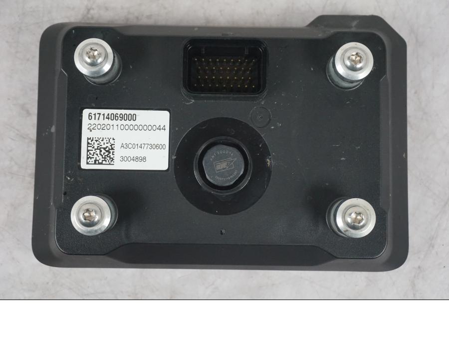 Extrabild3 på Instrumentpanel från en KTM 1290 Super Duke R -2022 motorcykel.