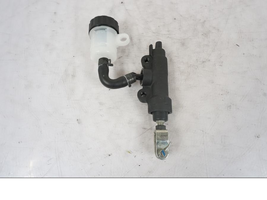 Framsidan på Bromshuvudcylinder från en Kawasaki Z 800 -2014 motorcykel.