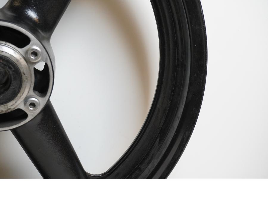 Extrabild5 på Fälg från en Suzuki GSX 1300 R -2003 motorcykel.