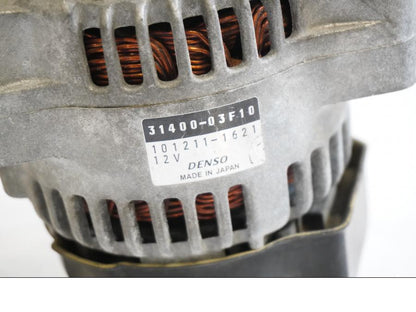 Höger sida på Generator från en Suzuki GSX 750 -2001 motorcykel.