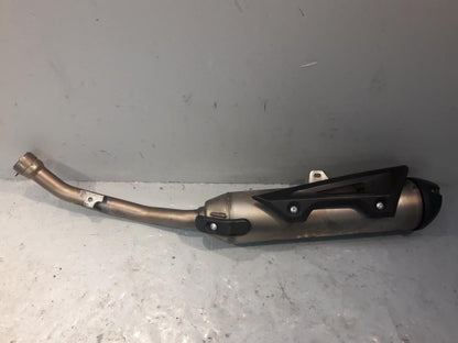 Framsidan på Ljuddämpare från en Yamaha WR 125 -2010 motorcykel.