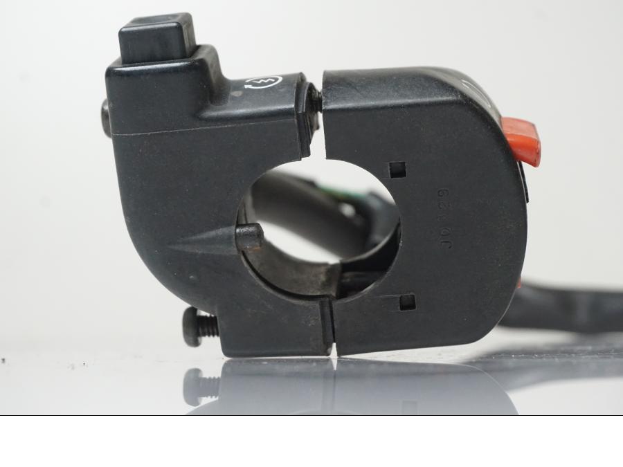 Vänster sida på Styrelreglage från en Honda XL 650 V -2000 motorcykel.