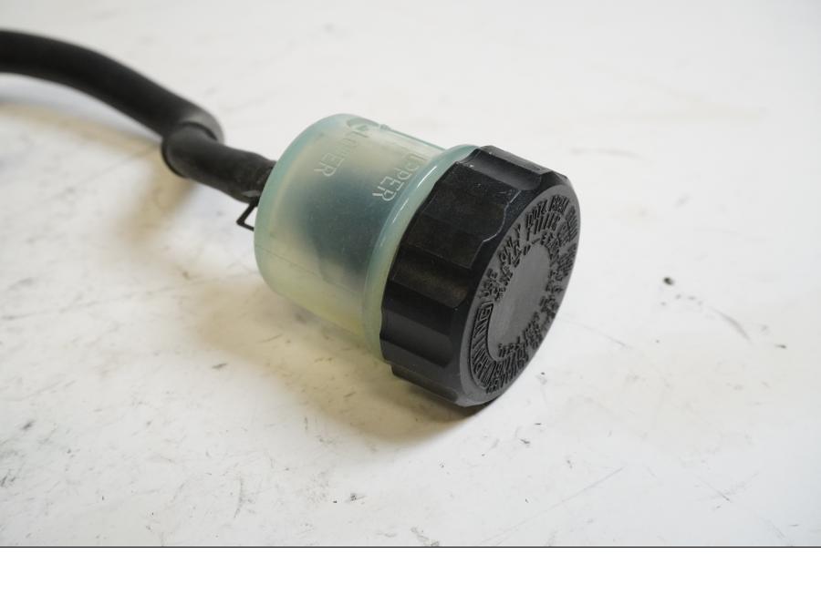 Snett uppifrån på Bromshuvudcylinder från en Yamaha FZ-6 -2005 motorcykel.