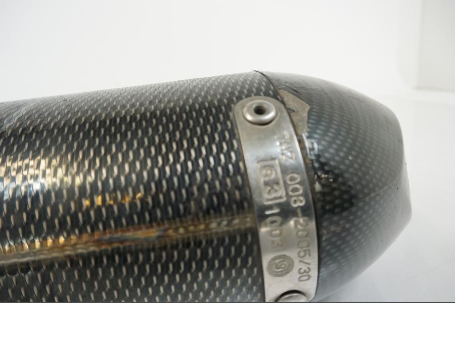 Snett nerifrån på Ljuddämpare Sport från en Triumph Speed Triple -2009 motorcykel.