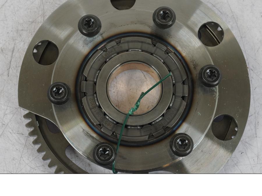 Baksidan på Startkopplingsdrev från en BMW R 1250 GS -2023 motorcykel.