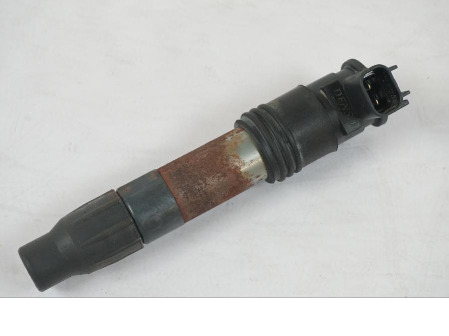 Framsidan på Tändspole från en KTM 1290 Super Duke R -2018 motorcykel.