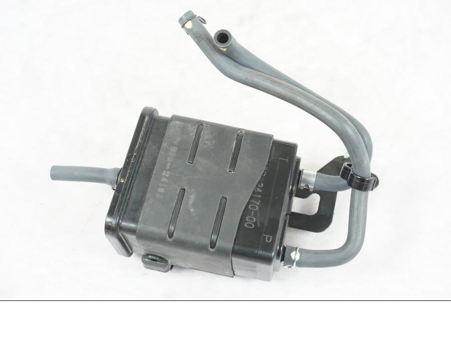 Framsidan på Fuel Evap System från en Yamaha MT-09 -2020 motorcykel.