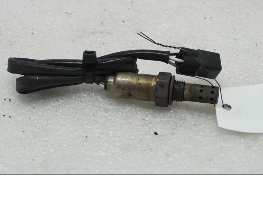 Framsidan på Lambdasond från en Ducati Monster 1200 -2015 motorcykel.