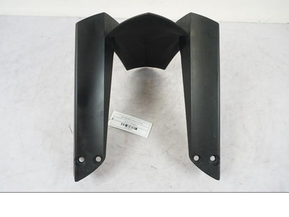 Snett uppifrån på Framskärm från en KTM 690 SM R -2009 motorcykel.