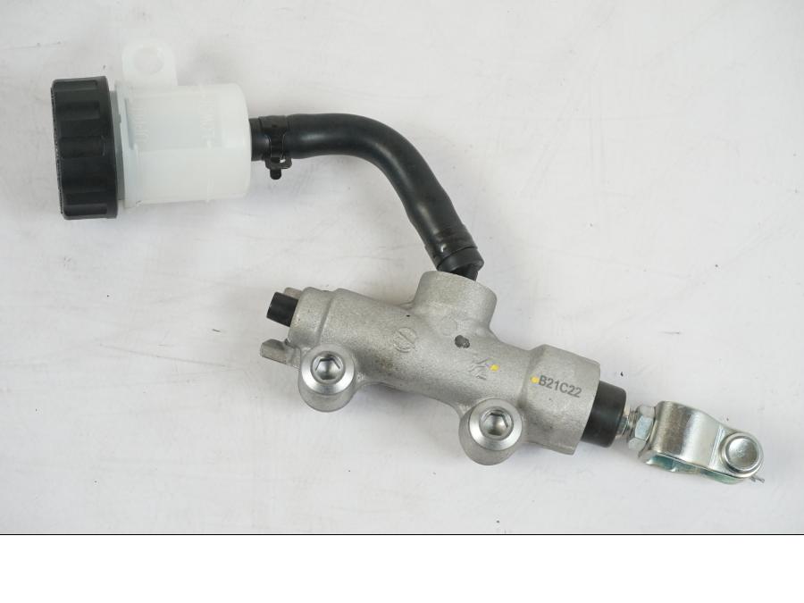 Framsidan på Bromshuvudcylinder från en Kawasaki Z 900 -2021 motorcykel.