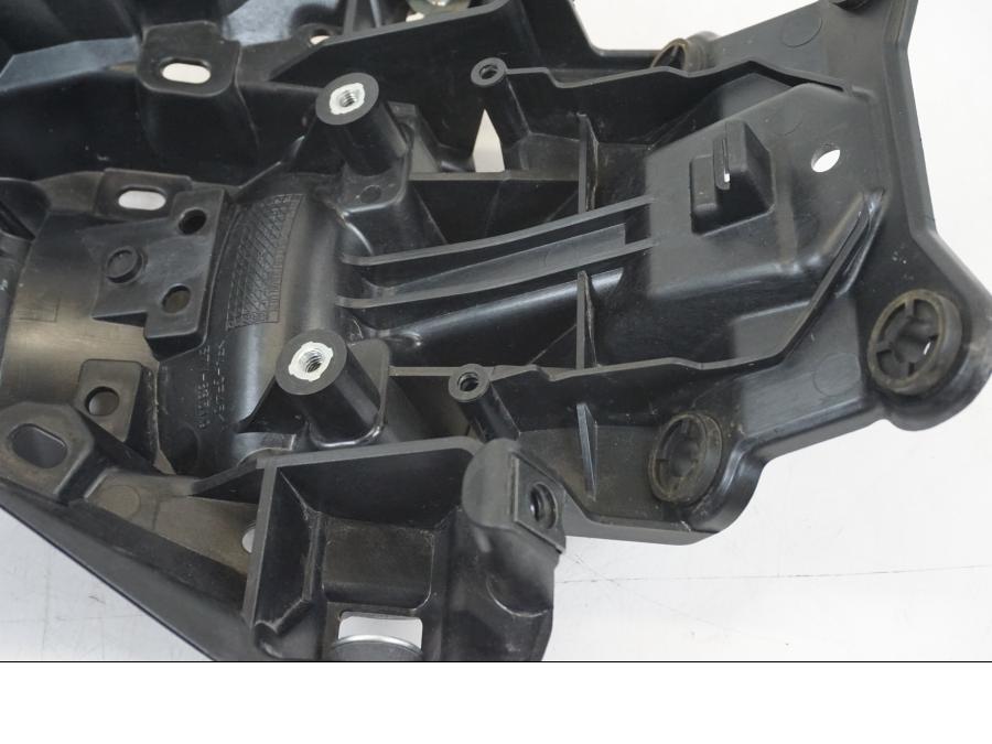 Extrabild5 på Strålkastarfäste från en Yamaha MT-09 -2021 motorcykel.