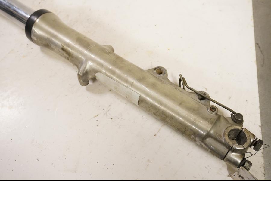 Baksidan på Gaffelben från en Suzuki GS 850 G -1982 motorcykel.