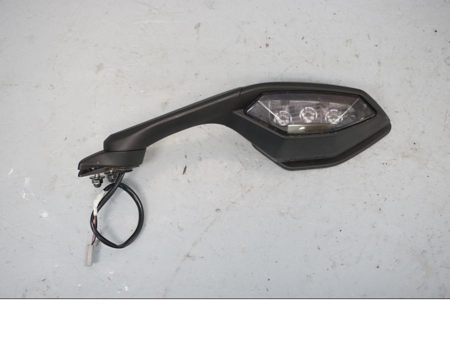 Framsidan på Backspegel från en Yamaha YZF 1000 R1 -2017 motorcykel.