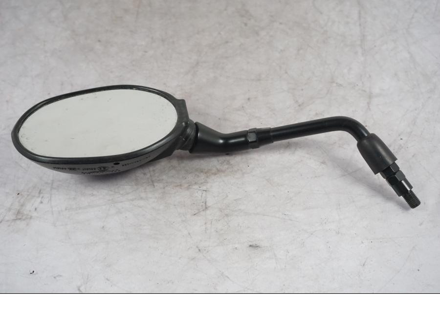 Framsidan på Backspegel från en Triumph Tiger Explorer -2016 motorcykel.