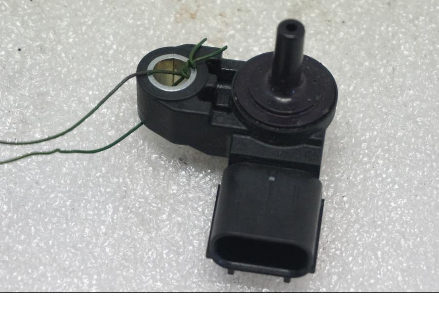 Baksidan på Mapsensor från en Suzuki SV 650 -2016 motorcykel.