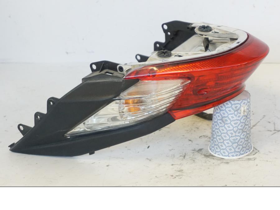 Höger sida på Baklampa från en Honda SH 300 A -2011 scooter.