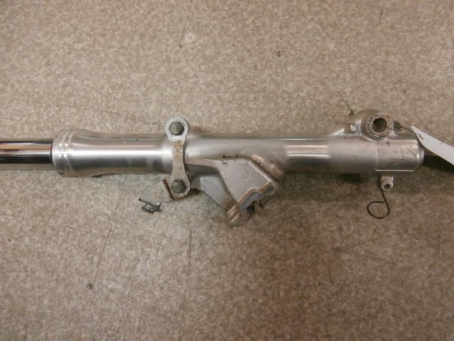 Vänster sida på Gaffelben från en Yamaha XV 750 -1983 motorcykel.
