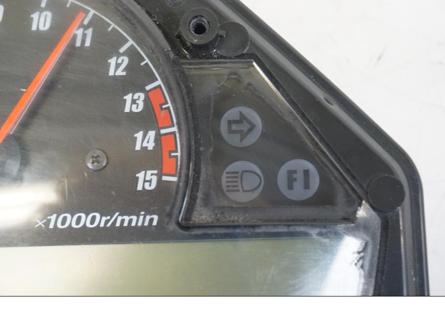 Höger sida på Instrumentpanel från en Honda CB 600 F -2008 motorcykel.