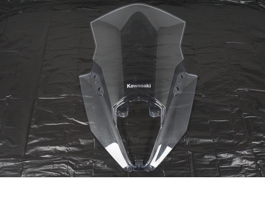 Framsidan på Vindruta från en Kawasaki Ninja 650 -2022 motorcykel.