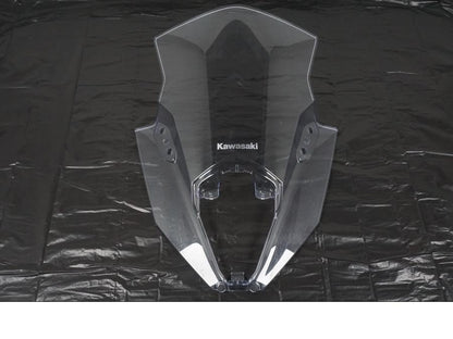 Framsidan på Vindruta från en Kawasaki Ninja 650 -2022 motorcykel.