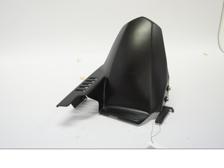 Baksidan på Svingskärm från en BMW F 700 GS -2013 motorcykel.