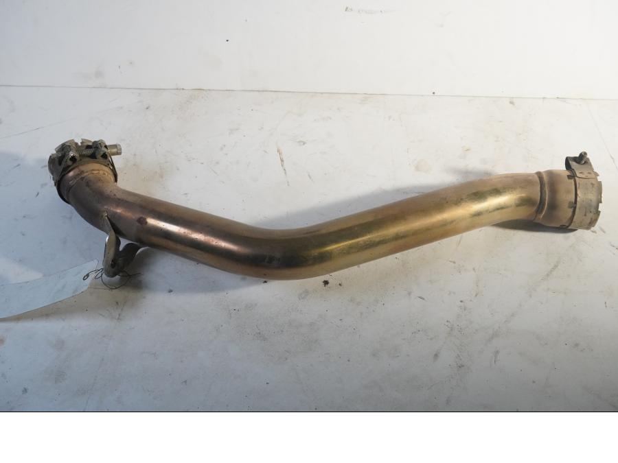 Baksidan på Mellanrör från en Triumph Daytona 675 -2010 motorcykel.