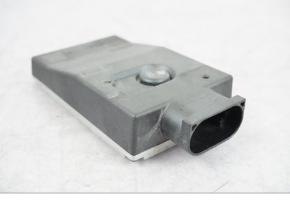 Baksidan på SOS styrenhet från en BMW R 1250 GSA -2021 motorcykel.