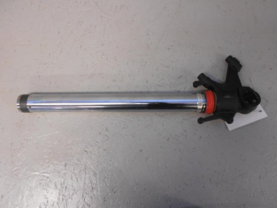 Baksidan på Gaffelben från en KTM 1290 Super Duke -2018 motorcykel.