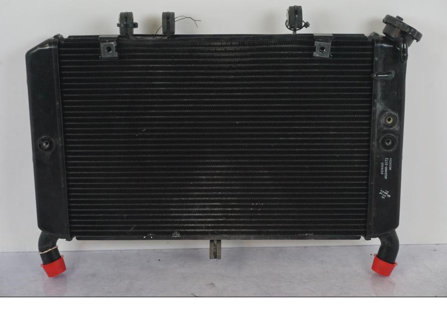 Baksidan på Vattenkyl från en Yamaha MT-09 SP -2018 motorcykel.