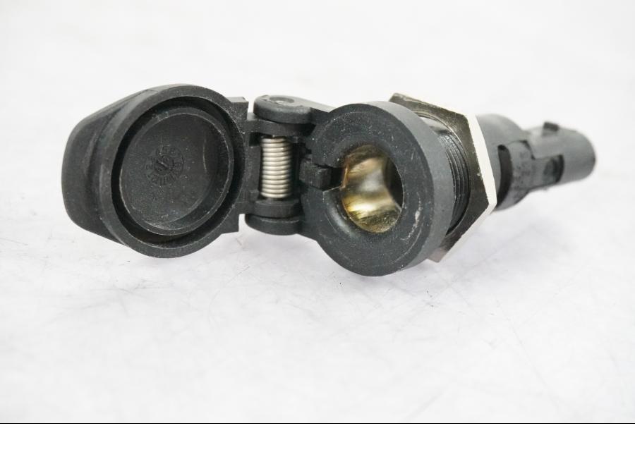 Höger sida på El uttag 12 V från en BMW R 1250 GSA -2021 motorcykel.