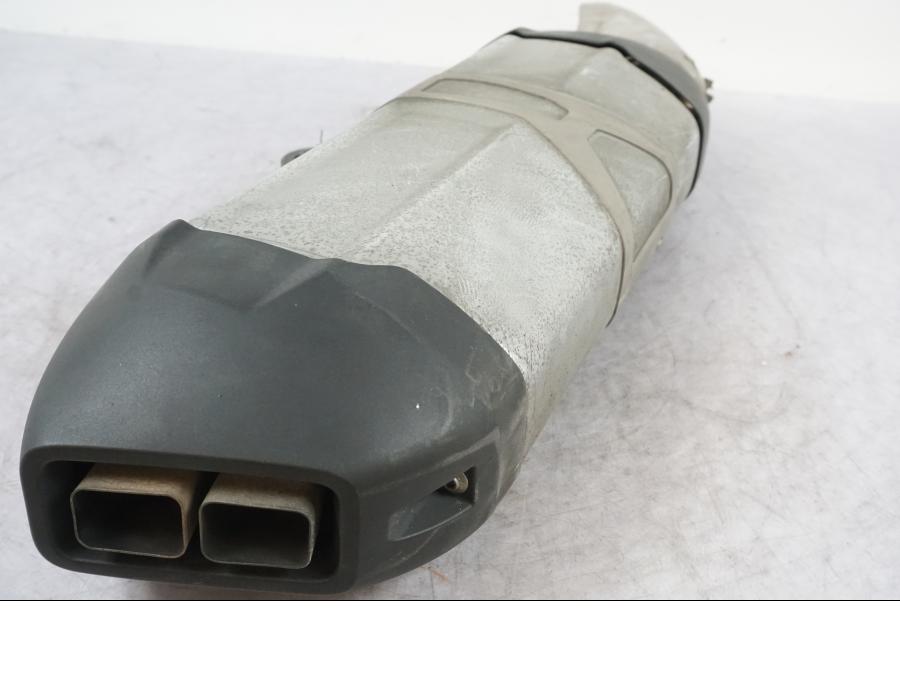 Baksidan på Ljuddämpare från en BMW R 1200 GSA -2014 motorcykel.