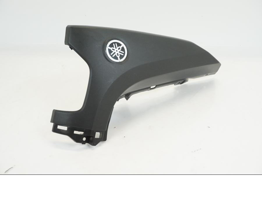 Baksidan på Sidkåpa från en Yamaha N-MAX125 -2021 motorcykel.